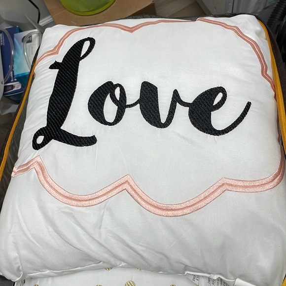 NIB intelligent Design Raina Duvet Set Metallic Print Geometric Style Pillows - Picture 10 of 16